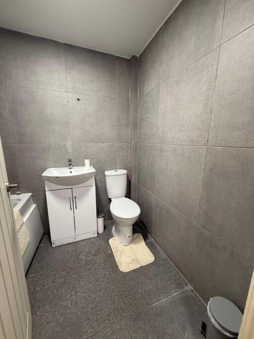 Modern 1 Bedroom - 5 Min Walk From Princess Street Eb1 EDI Buitenkant foto